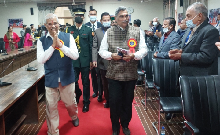 स्वस्थ रहने के लिए आज जीवनशैली में बदलाव आवश्यक