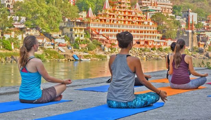 असर संपादकीय: ऋषिकेश विश्व की योग राजधानी