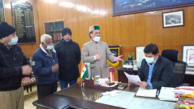 काफी हाउस के प्रबंधन की शिकायत डीसी से