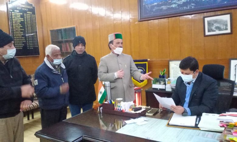 काफी हाउस के प्रबंधन की शिकायत डीसी से काफी हाउस के प्रबंधन की शिकायत डीसी से