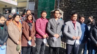 आंदोलन कर रहे डॉक्टरों के साथ किया गया दुर्व्यवहार