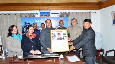 मुख्यमंत्री ने गिरिराज साप्ताहिक के कैलेंडर का विमोचन किया