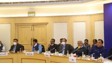 जीएसटी परिषद ने कपड़ा क्षेत्र के लिए 1 जनवरी, 2022 से दर परिवर्तन के कार्यान्वयन को स्थगित करने का निर्णय जीएसटी परिषद ने कपड़ा क्षेत्र के लिए 1 जनवरी, 2022 से दर परिवर्तन के कार्यान्वयन को स्थगित करने का निर्णय