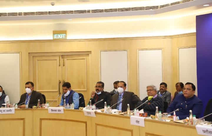 जीएसटी परिषद ने कपड़ा क्षेत्र के लिए 1 जनवरी, 2022 से दर परिवर्तन के कार्यान्वयन को स्थगित करने का निर्णय