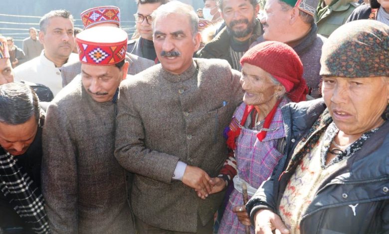 मुख्यमंत्री ने तांदी में आग से प्रभावित घटनास्थल का दौरा किया मुख्यमंत्री ने तांदी में आग से प्रभावित घटनास्थल का दौरा किया