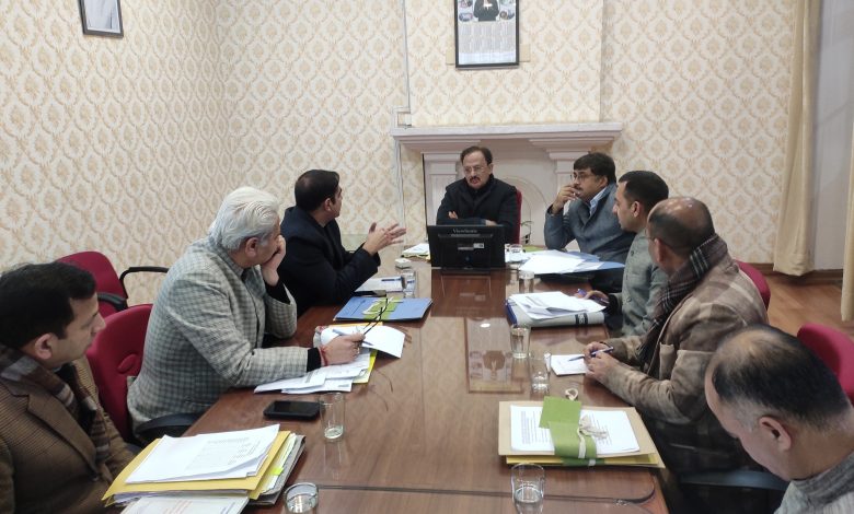 अवैध खनन अभी भी जारी , नालागढ़, ऊना, नूरपुर और पांवटा-साहिब जैसे क्षेत्र अवैध खनन के लिए अत्यधिक संवेदनशील