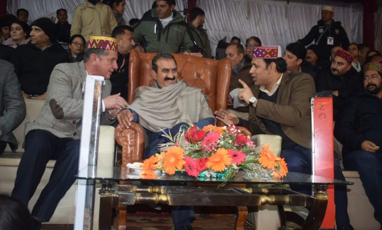 मुख्यमंत्री ने किया विंटर कार्निवल की सांस्कृतिक संध्याओं का शुभारंभ मुख्यमंत्री ने किया विंटर कार्निवल की सांस्कृतिक संध्याओं का शुभारंभ