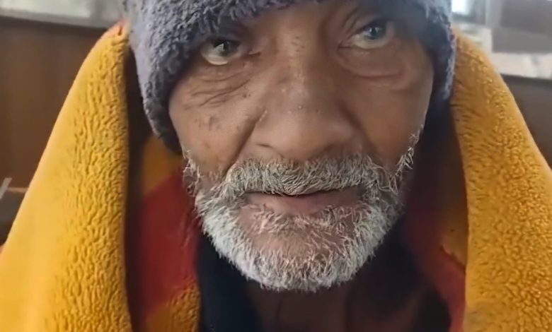 ख़ास ख़बर: भीषण ठंड में मनोरोगी बेसहारा ज़िंदगी जीने को मजबूर ख़ास ख़बर: भीषण ठंड में मनोरोगी बेसहारा ज़िंदगी जीने को मजबूर