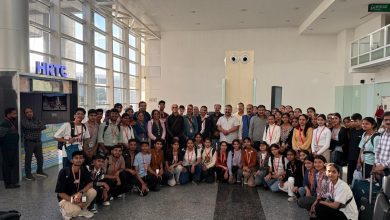 कंबोडिया-सिंगापुर शैक्षणिक दौरे से लौटे मेधावी छात्र, शिक्षा मंत्री रोहित ठाकुर ने अभिभावकों को सौंपे