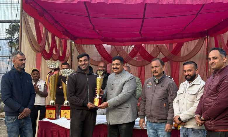 झंकार म्यूजिकल क्लब कंडाघाट द्वारा आयोजित क्रिकेट टूर्नामेंट का समापन समारोह झंकार म्यूजिकल क्लब कंडाघाट द्वारा आयोजित क्रिकेट टूर्नामेंट का समापन समारोह