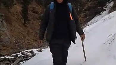 भारी बर्फ़बारी के बीच दे रहे सेवाएँ, लेकिन जल रक्षकों को वेतन कब?