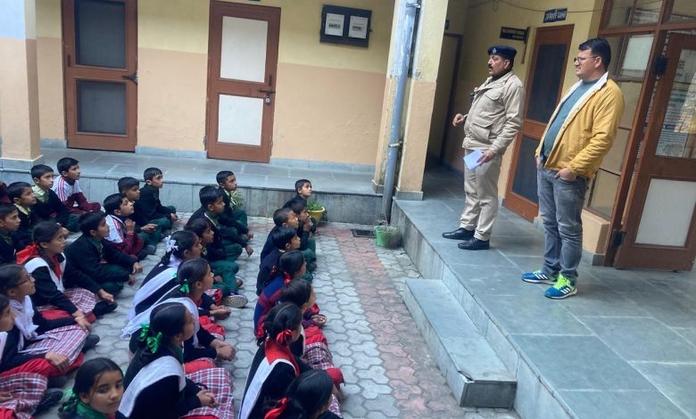 विद्यार्थियों ने जाने सड़क सुरक्षा संबंधी कानून विद्यार्थियों ने जाने सड़क सुरक्षा संबंधी कानून