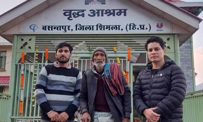 उमंग की पहल पर सरकार ने सुन्नी से बुजुर्ग को 24 घंटे के भीतर वृद्धाश्रम में भर्ती कराया उमंग की पहल पर सरकार ने सुन्नी से बुजुर्ग को 24 घंटे के भीतर वृद्धाश्रम में भर्ती कराया