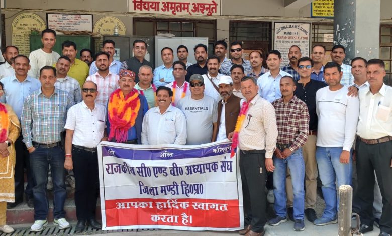 दयाराम दूसरी बार बने सी० एण्ड वी० संघ के जिला अध्यक्ष । दयाराम दूसरी बार बने सी० एण्ड वी० संघ के जिला अध्यक्ष ।