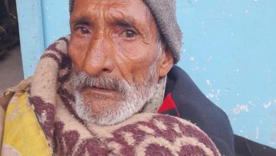 सुन्नी में सड़क पर रह रहे बेसहारा बीमार बुजुर्ग को वृद्धाश्रम भेजने की मांग