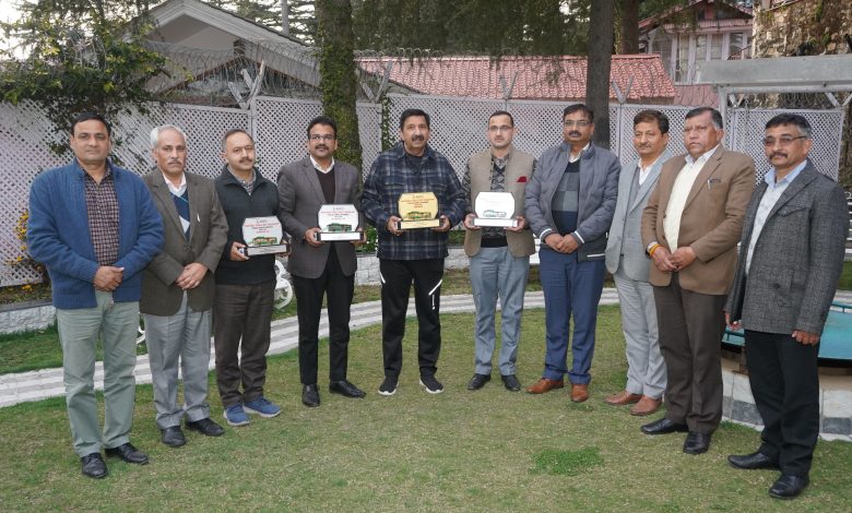 उप-मुख्यमंत्री ने चार राष्ट्रीय पुरस्कार जीतने पर परिवहन निगम को बधाई दी उप-मुख्यमंत्री ने चार राष्ट्रीय पुरस्कार जीतने पर परिवहन निगम को बधाई दी