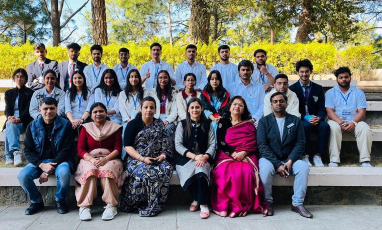 जेपी सूचना प्रौद्योगिकी विश्वविद्यालय में विकसित भारत युवा संसद 2025 का उद्घाटन जेपी सूचना प्रौद्योगिकी विश्वविद्यालय में विकसित भारत युवा संसद 2025 का उद्घाटन