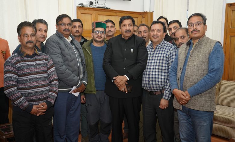 सरकार ने ओवरटाइम भत्ते के रूप में 10 करोड़ रुपये जारी किए है सरकार ने ओवरटाइम भत्ते के रूप में 10 करोड़ रुपये जारी किए है