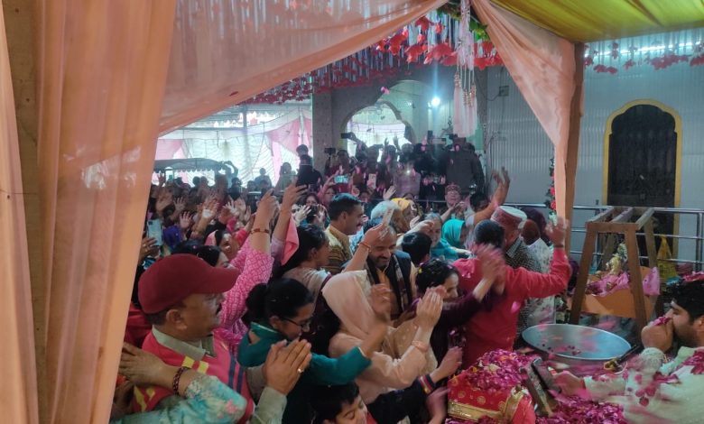 श्री श्री देवेश्वर शिव मंदिर कायलर में जैविक और पर्यावरण के अनुकूल होली का आयोजन