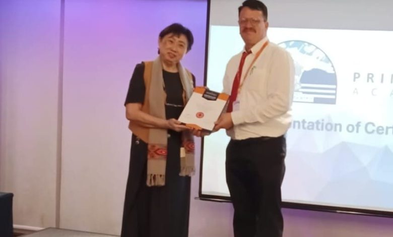 ख़ास ख़बर: शिक्षा प्रणाली पढ़ाने से अधिक सीखने पर जोर देती हैं