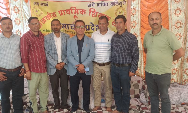 प्राथमिक शिक्षक संघ के साथियों को निलंबित करना दुर्भाग्य पूर्ण प्राथमिक शिक्षक संघ के साथियों को निलंबित करना दुर्भाग्य पूर्ण