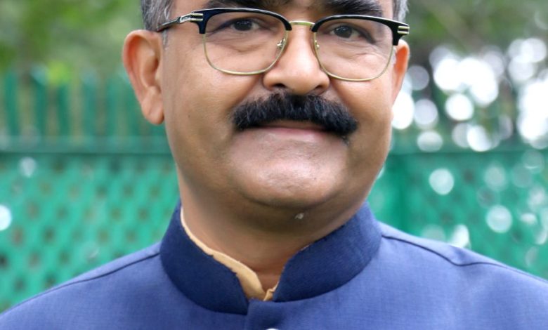 “होली के बहाने लुटाया सरकारी खजाना” – बिक्रम ठाकुर ने मुख्य सचिव पर साधा निशाना