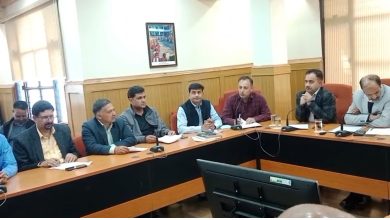 बैठक: स्थानांतरण के लिए 30 किलोमीटर की शर्त को संशोधित करके 15 किलोमीटर किए जाने की  मांग बैठक: स्थानांतरण के लिए 30 किलोमीटर की शर्त को संशोधित करके 15 किलोमीटर किए जाने की  मांग