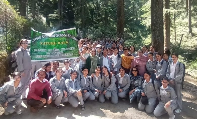 लोरेटो कॉन्वेंट में छात्राओं के लिए आयोजित नेचर वॉक
