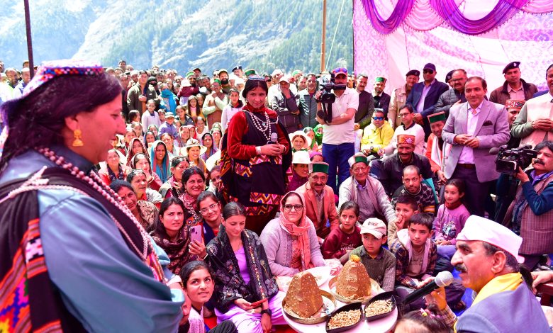 निजी भूमि पर सौर परियोजनाएं लगाने के लिए ब्याज अनुदान देगी सरकार: मुख्यमंत्री निजी भूमि पर सौर परियोजनाएं लगाने के लिए ब्याज अनुदान देगी सरकार: मुख्यमंत्री