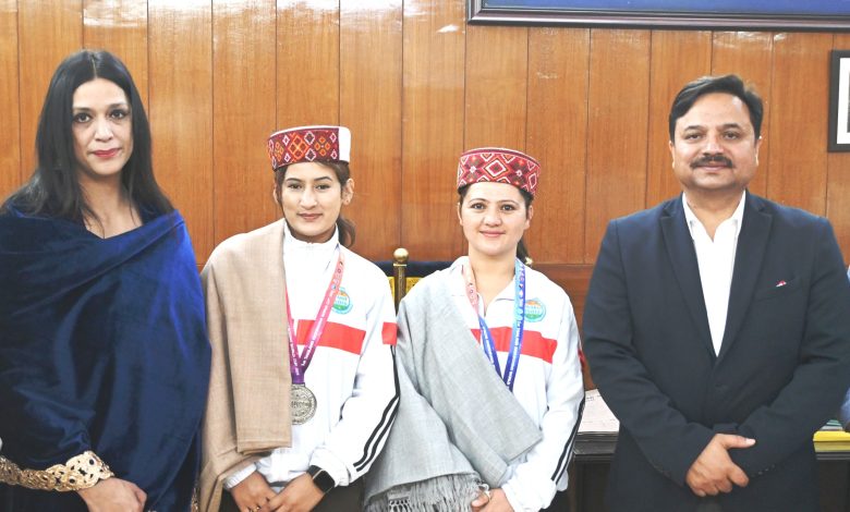 फर्स्ट थाईलैंड किक बाक्सिंग वर्ल्ड कप में चिढ़गांव की बेटियों ने हासिल किए पदक फर्स्ट थाईलैंड किक बाक्सिंग वर्ल्ड कप में चिढ़गांव की बेटियों ने हासिल किए पदक