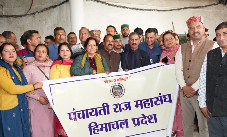 पंचायती राज संस्थाओं के प्रतिनिधियों को नशा तस्करों के संबंध में जानकारी अधिकारियों के साथ साझा करनी चाहिए