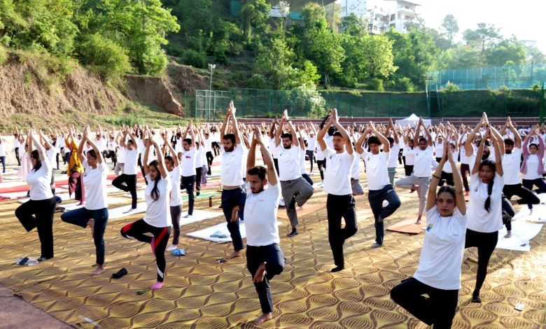 शूलिनी विवि  ने अंतर्राष्ट्रीय योग दिवस 2025 की 58वीं  गिनती के अवसर पर योगोत्सव का आयोजन किया