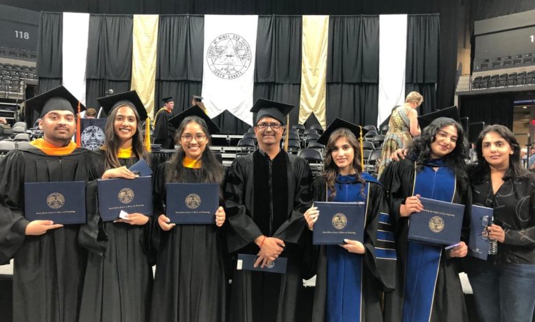 जेयूआईटी के पूर्व छात्रों ने यूएसए में शैक्षणिक उपलब्धियां हासिल कीं जेयूआईटी के पूर्व छात्रों ने यूएसए में शैक्षणिक उपलब्धियां हासिल कीं