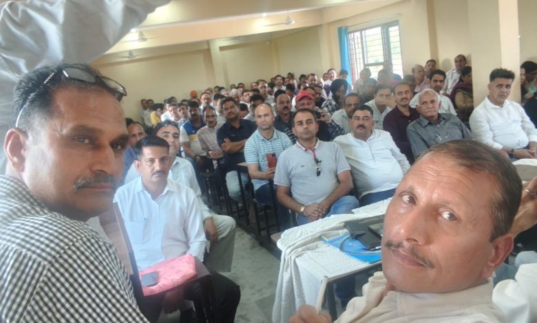 विरोध: 2003 के नियमों के आधार पर टी.जी.टी. के युक्तिकरण का विरोध