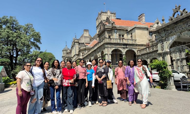 सीमाओं से परे कला: ऑकलैंड हाउस स्कूल, शिमला और सेंट थॉमस गर्ल्स सीनियर सेकेंडरी स्कूल, नई दिल्ली के बीच रचनात्मक सहयोग सीमाओं से परे कला: ऑकलैंड हाउस स्कूल, शिमला और सेंट थॉमस गर्ल्स सीनियर सेकेंडरी स्कूल, नई दिल्ली के बीच रचनात्मक सहयोग