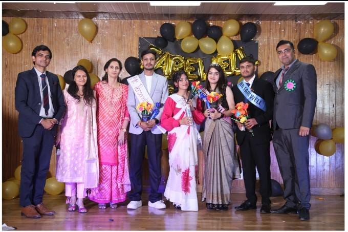 एम.एससी. फॉरेंसिक साइंस में जूनियर बैच ने सीनियर्स के लिए यादगार विदाई समारोह आयोजित