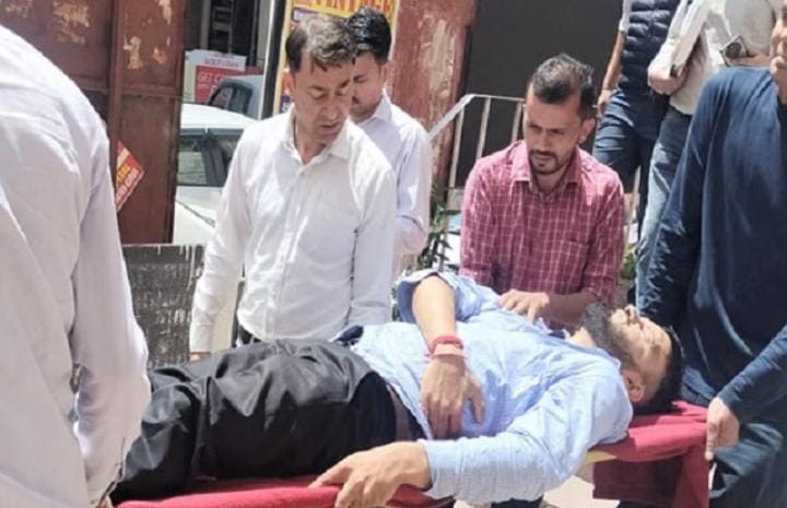 बड़ी खबर;डॉक्टर विकास शर्मा( राज्य कार्यक्रम अधिकारी) पर एक अज्ञात व्यक्ति ने किया जानलेवा हमला