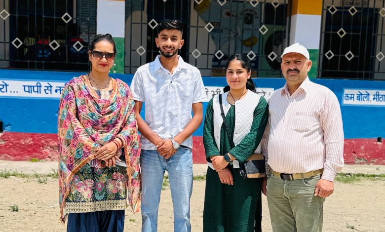 खेल के साथ साथ पढ़ाई में भी अव्वल खेल के साथ साथ पढ़ाई में भी अव्वल