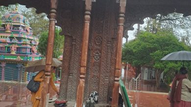 असर विशेष: शिमला के प्रचीनतम मंदिर के मुख्य द्वार पर  बेतरतीब से रखे जूते, प्रशासन की आंखें बंद