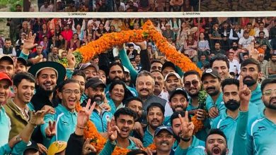 क्रिकेट और वॉलीबॉल टूर्नामेंट में पहुंचे रोहित ठाकुर, युवाओं का बढ़ाया हौसला