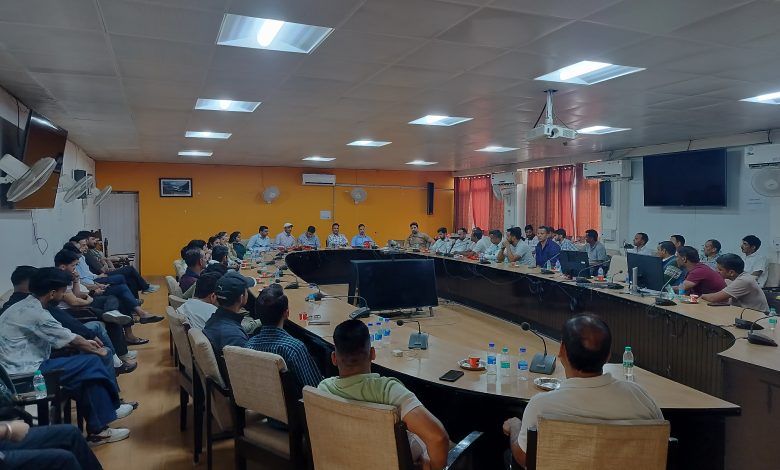 हर विभाग में रिक्त पड़े लिपिकों व कनिष्ठ कार्यालय सहायकों के रिक्त पदों को जल्द भरा जाए