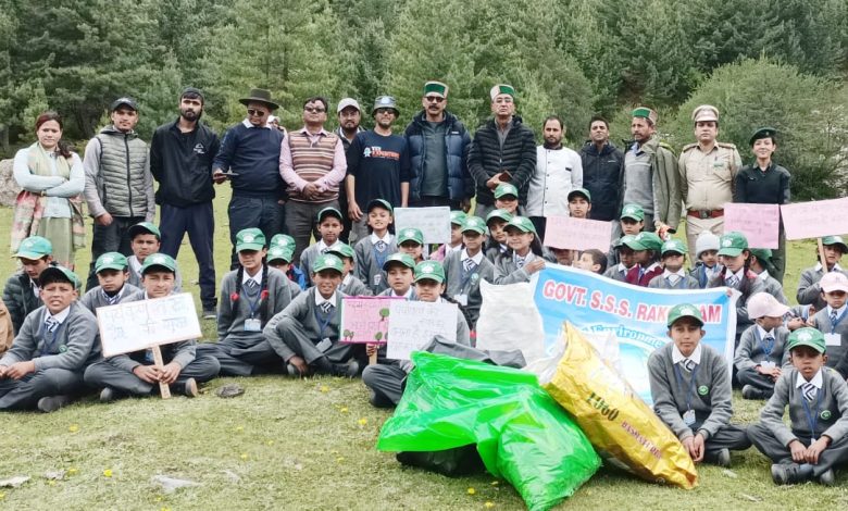 वन्यप्राणी अभ्यारण्य स्थल ,रक्छम छितकुल किन्नौर में विश्व पर्यावरण दिवस मनाया गया। वन्यप्राणी अभ्यारण्य स्थल ,रक्छम छितकुल किन्नौर में विश्व पर्यावरण दिवस मनाया गया।
