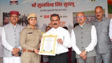 हमीरपुर में ‘राजीव गांधी वन संवर्धन योजना’ और ‘ग्रीन एडॉप्शन योजना’ का शुभारंभ: मुख्यमंत्री ने वन मित्रों की पासिंग परेड का किया निरीक्षण हमीरपुर में ‘राजीव गांधी वन संवर्धन योजना’ और ‘ग्रीन एडॉप्शन योजना’ का शुभारंभ: मुख्यमंत्री ने वन मित्रों की पासिंग परेड का किया निरीक्षण