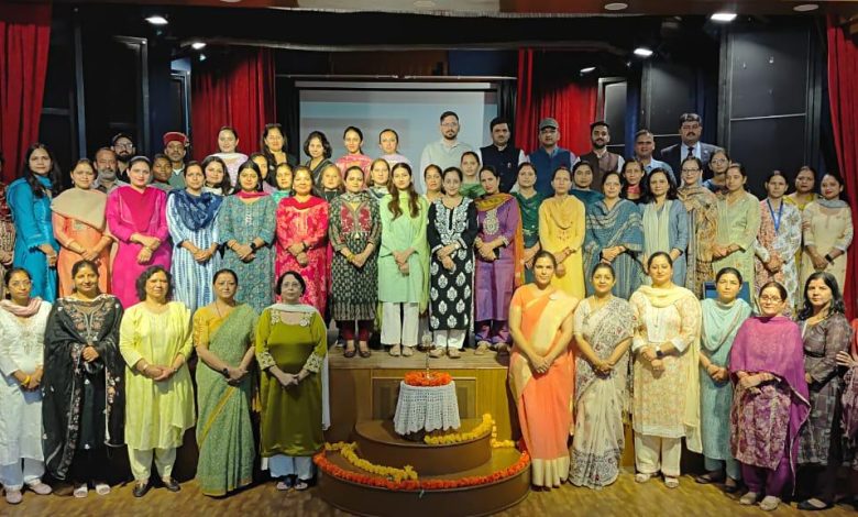 सेंट थॉमस विद्यालय में केंद्रीय माध्यमिक शिक्षा बोर्ड (सीबीएसई) द्वारा एक दिवसीय तनाव प्रबंधन विषय पर कार्यशाला