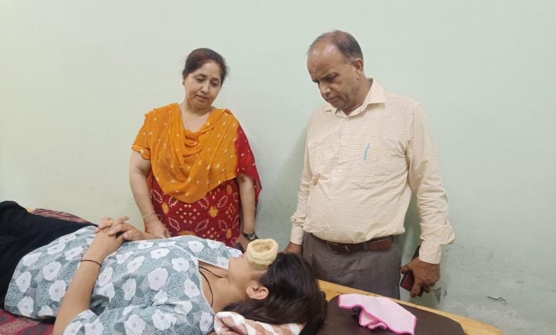 डॉ. दिनेश कुमार ने चम्बा आयुर्वेद अस्पताल का निरीक्षण कर मरीजों से ली फीडबैक