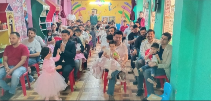 फादर्स डे पर बच्चों का प्यार भरा तोहफा, शैमराक स्कूल में दिखी उत्सव की झलक