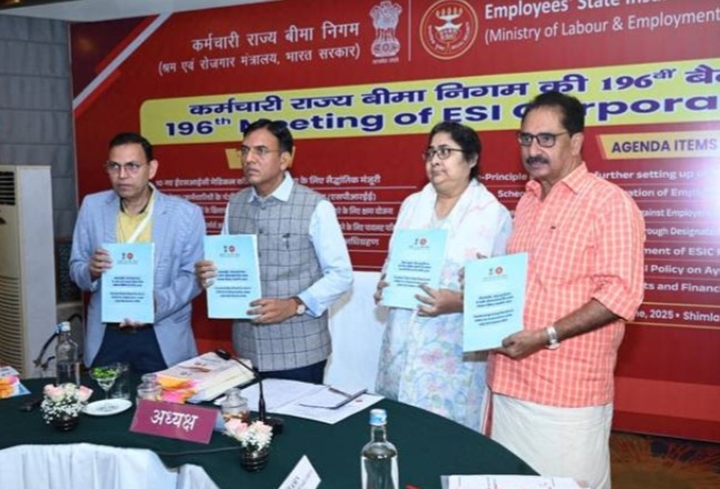 डॉ. मनसुख मांडविया ने हिमाचल प्रदेश के शिमला में कर्मचारी राज्य बीमा निगम (ईएसआईसी) की 196वीं बैठक की अध्यक्षता की