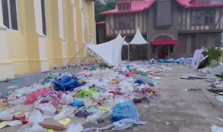 चर्च परिसर बना कचरे का अड्डा: शिमला की साख पर दाग,कानून आम जनता के लिए ही क्यों? चर्च परिसर बना कचरे का अड्डा: शिमला की साख पर दाग,कानून आम जनता के लिए ही क्यों?