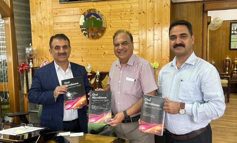 स्वास्थ्य अनुसंधान में नया अध्याय: HPU में विमोचित हुई अंतरराष्ट्रीय प्रकाशन से ‘ओरल माइक्रोबायोम’ पुस्तक