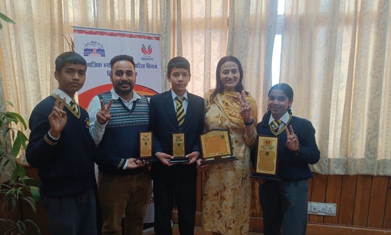 राजकीय वरिष्ठ माध्यमिक पाठशाला टूटीकंडी के खुशबू और आर्यन ने भाषण प्रतियोगिता में बाज़ी मारी राजकीय वरिष्ठ माध्यमिक पाठशाला टूटीकंडी के खुशबू और आर्यन ने भाषण प्रतियोगिता में बाज़ी मारी